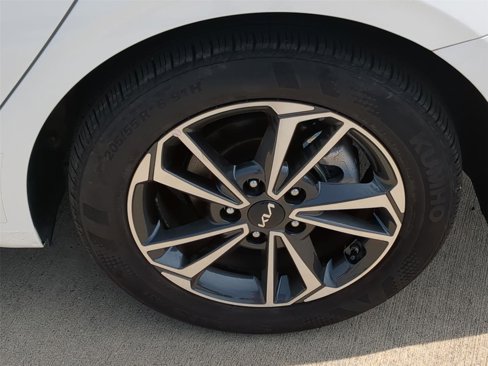 Used 2024 Kia Forte LXS image 12