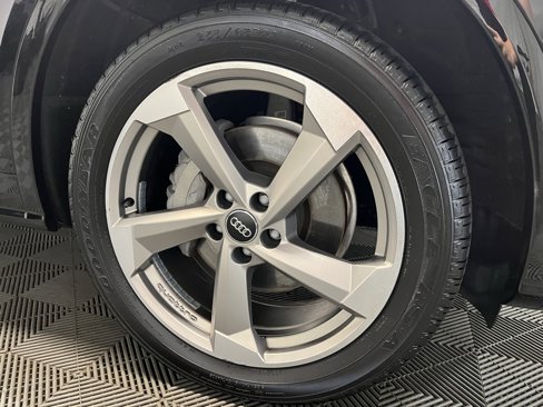 Used 2020 Audi Q5 2.0T Titanium Premium Plus image 3