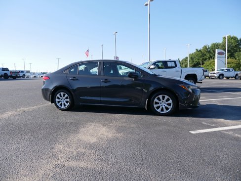Used 2025 Toyota Corolla LE image 3