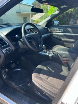 Used 2017 Ford Explorer XLT image 6