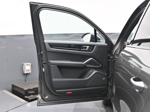 Certified 2020 Porsche Cayenne E-Hybrid w/ Premium Plus Package image 8