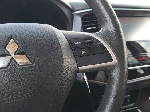 Used 2020 Mitsubishi Outlander SE image 29