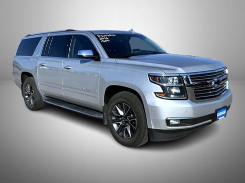 Used 2016 Chevrolet Suburban LTZ image 3