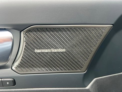 Used 2023 Volvo C40 P8 Recharge Ultimate image 10