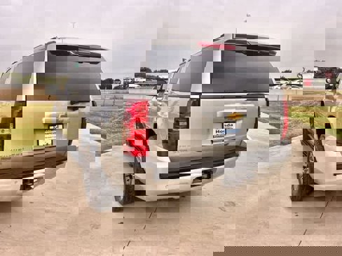 Used 2014 Chevrolet Suburban LT image 5