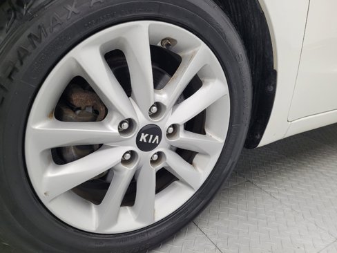 Used 2017 Kia Forte S w/ S Technology Package image 31
