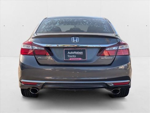 Used 2017 Honda Accord Sport image 7