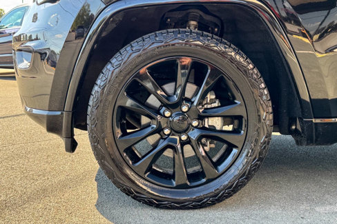 Used 2018 Jeep Grand Cherokee Altitude image 29