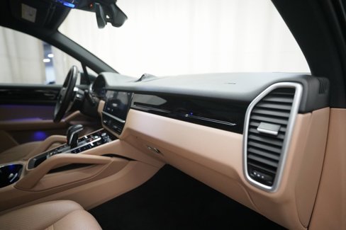 Used 2019 Porsche Cayenne S image 25