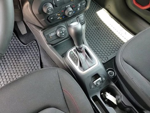 Used 2023 Jeep Renegade Trailhawk image 18