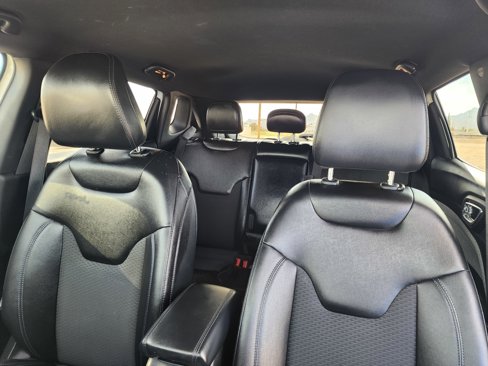 Used 2024 Jeep Compass Latitude image 16
