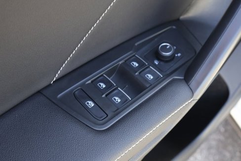 Used 2022 Volkswagen Tiguan SE image 11
