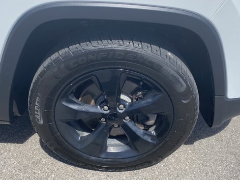 Used 2017 Jeep Cherokee Altitude image 13