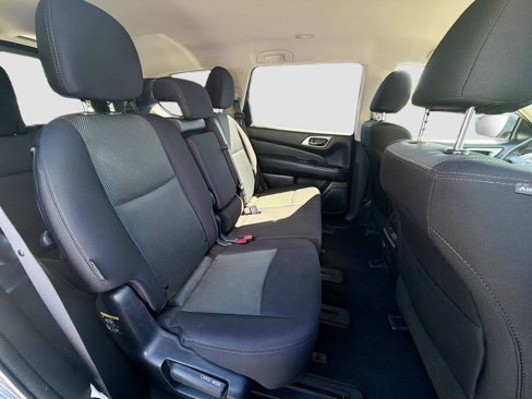 Used 2020 Nissan Pathfinder S image 30