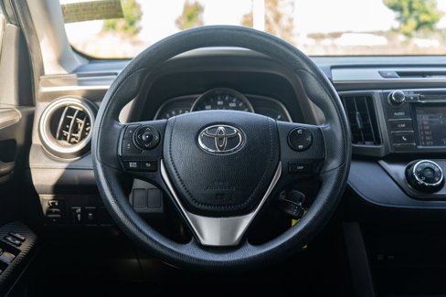 Used 2015 Toyota RAV4 LE image 14