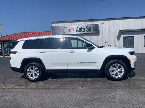 Used 2023 Jeep Grand Cherokee L Limited w/ Luxury Tech Group II image 2