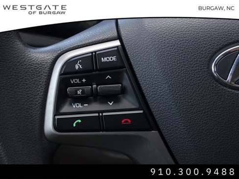 Used 2017 Hyundai Elantra SE image 22