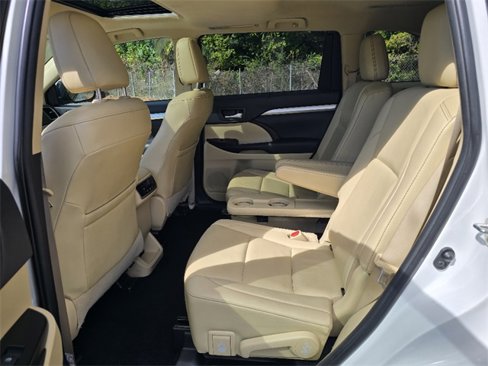 Used 2019 Toyota Highlander XLE image 13