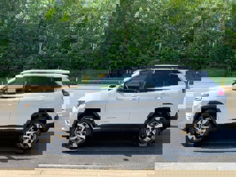 Certified 2022 Jeep Cherokee Limited w/ Mopar Interior Package image 8
