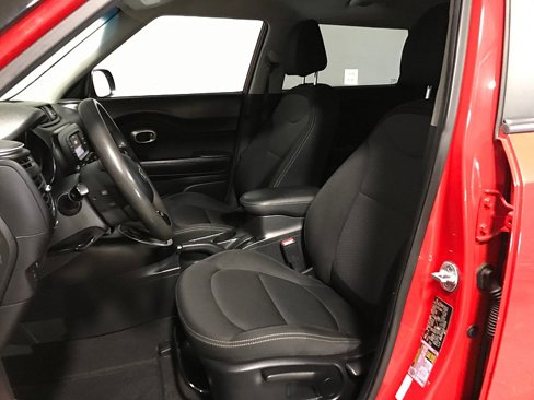 Used 2017 Kia Soul + image 11