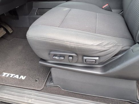 Used 2015 Nissan Titan SV w/ SV Value Truck Package image 10