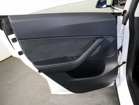 Used 2021 Tesla Model Y Long Range image 23