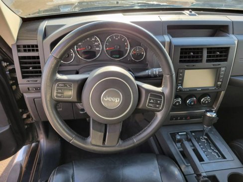 Used 2012 Jeep Liberty Sport image 6