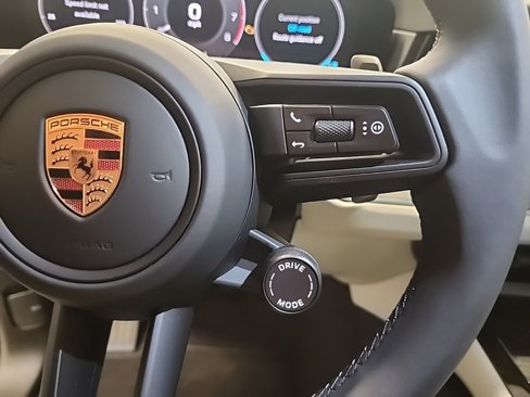 New 2025 Porsche Cayenne image 9