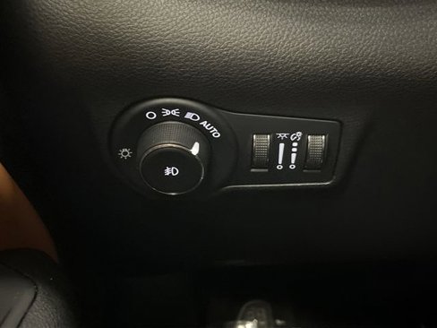 Certified 2024 Jeep Compass Limited image 24