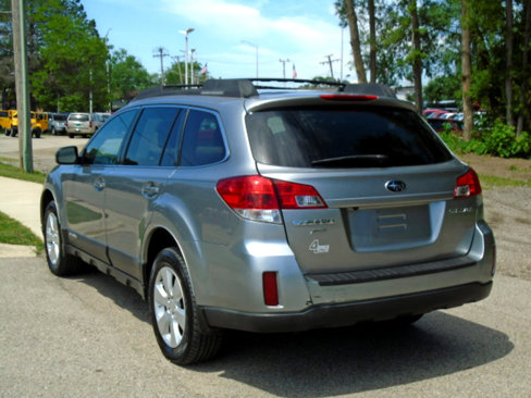 Used 2011 Subaru Outback 2.5i Premium image 4