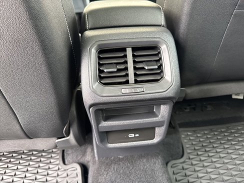 Used 2022 Volkswagen Taos SE w/ Panoramic Sunroof Package image 32