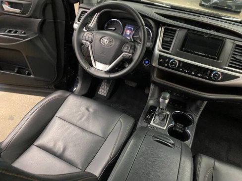 Used 2019 Toyota Highlander XLE image 15