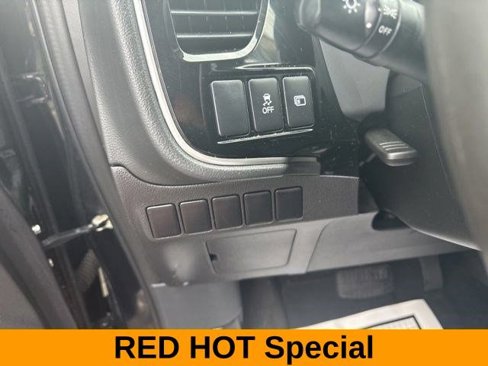 Used 2020 Mitsubishi Outlander ES image 19