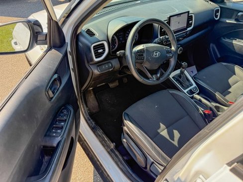 Used 2022 Hyundai Venue Limited w/ Cargo Package image 8