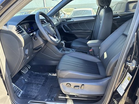 Certified 2022 Volkswagen Tiguan SE R-Line image 14