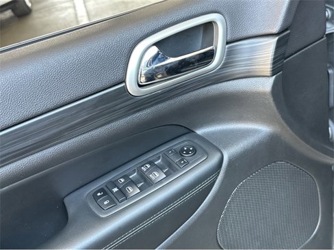 Used 2019 Jeep Grand Cherokee Altitude image 38