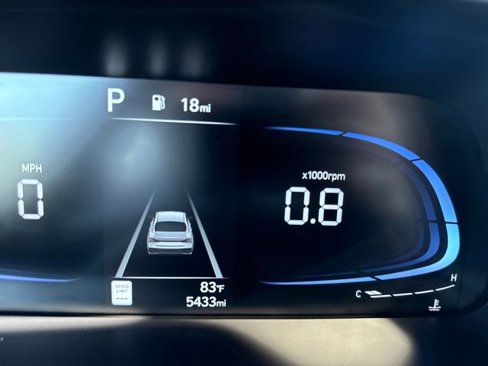 Certified 2025 Hyundai Elantra Sport image 18