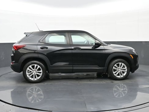 Used 2021 Chevrolet TrailBlazer LS image 2