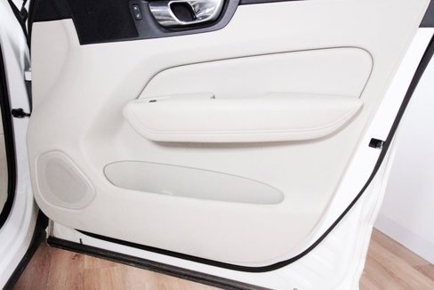 Used 2018 Volvo XC60 T5 Momentum w/ Vision Package image 26