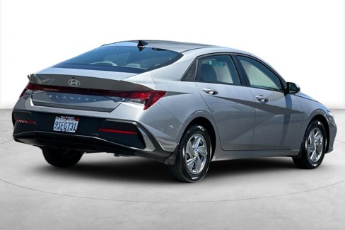 Certified 2025 Hyundai Elantra SE image 8