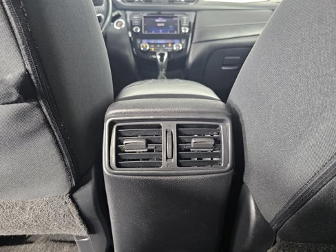 Used 2018 Nissan Rogue SV image 37