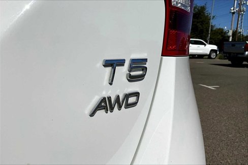 Used 2017 Volvo V60 T5 Cross Country w/ Convenience Package image 9