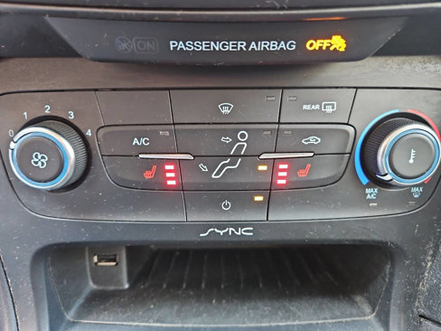 Used 2015 Ford Focus SE w/ SE Sport Package image 30
