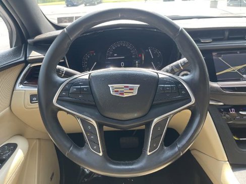 Used 2017 Cadillac XT5 Luxury w/ Driver Awareness Package image 28