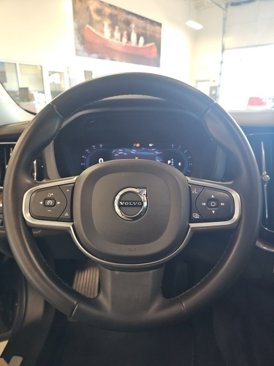 Used 2022 Volvo XC60 B5 Momentum image 15
