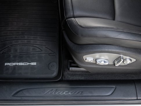 Certified 2024 Porsche Macan image 21