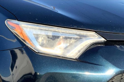 Used 2018 Toyota RAV4 SE image 24