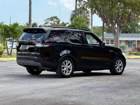 Used 2017 Land Rover Discovery SE image 5