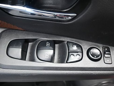 Used 2024 Nissan Kicks SR image 19