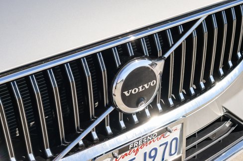 Used 2023 Volvo XC60 B5 Ultimate w/ Climate Package image 11